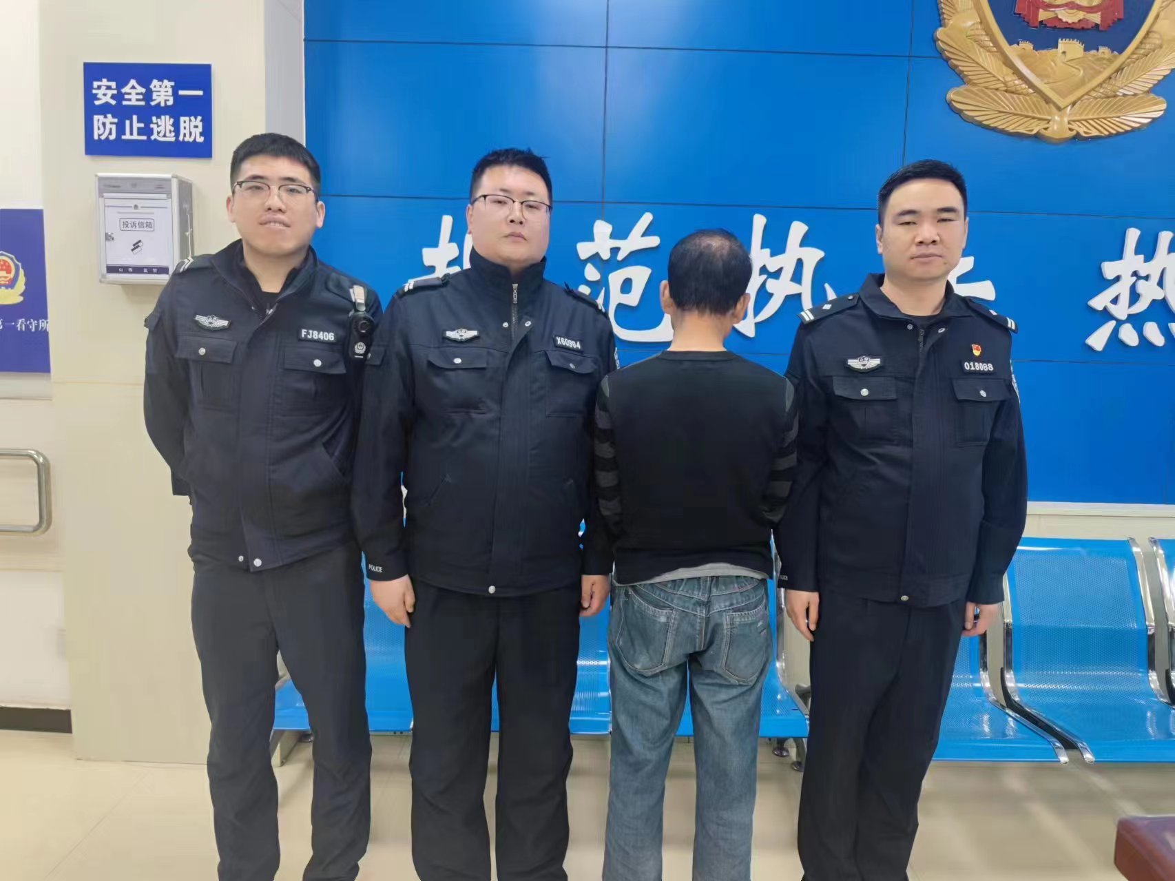 大快人心解民愤！“电瓶大盗”落网，端掉“老窝”缴获被盗电瓶400余块,现场极其壮