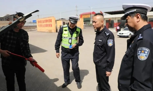 临汾公安交警走进辖区客运企业开展安全隐患大检查