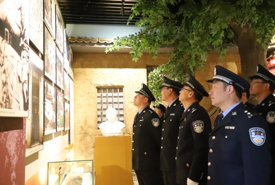 长治平顺县公安局组织开展缅怀英烈祭扫活动