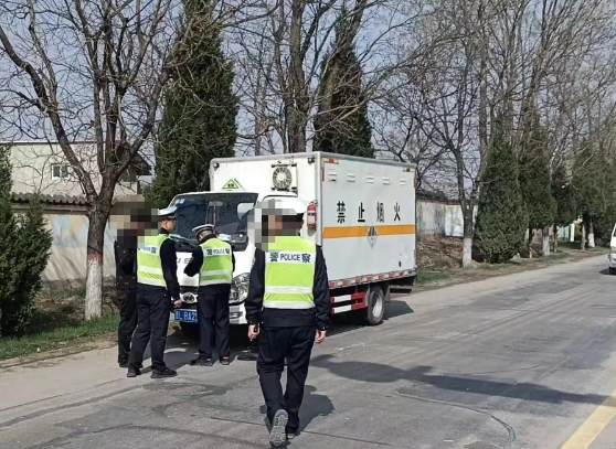 临汾公安交警全力保障清明假日群众出行安全，护航临汾交通安全畅通