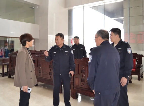 长治壶关县公安局出入境管理大队用心做好游客服务