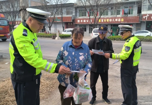 临汾公安交警开展严禁农用车违法载人交通安全宣传活动