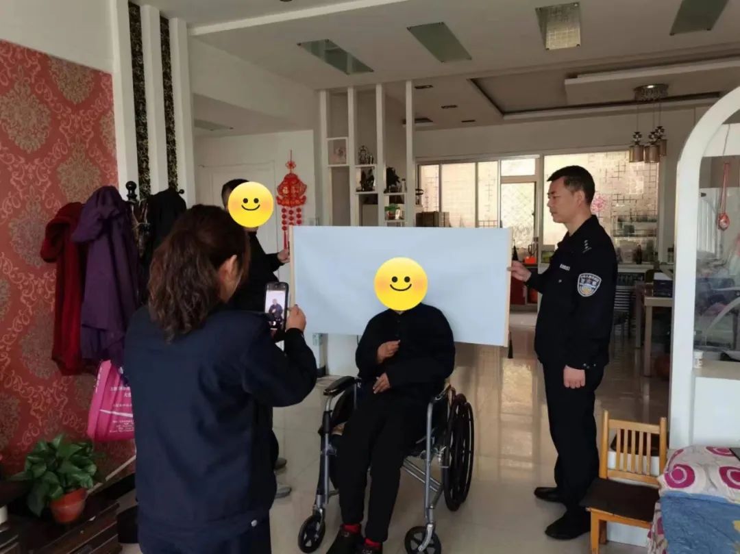 长治平顺公安：上门办证零距离 “窗口”开到百姓家