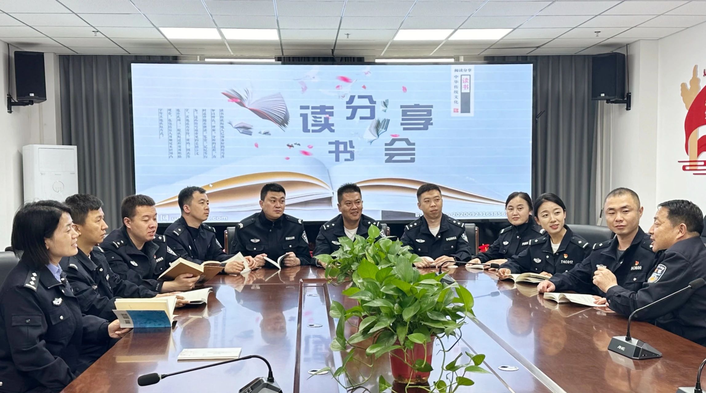 指染书香  文润警心——长治潞城公安开展读书分享会