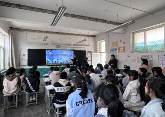 长治壶关石坡派出所深入辖区中小学开展“预防校园欺凌  共建平安校园”活动