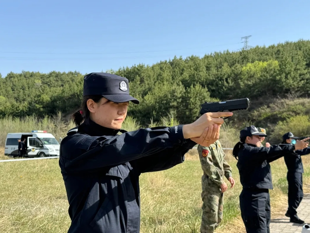 山西左权县公安局组织开展公务用枪培训和实弹射击训练