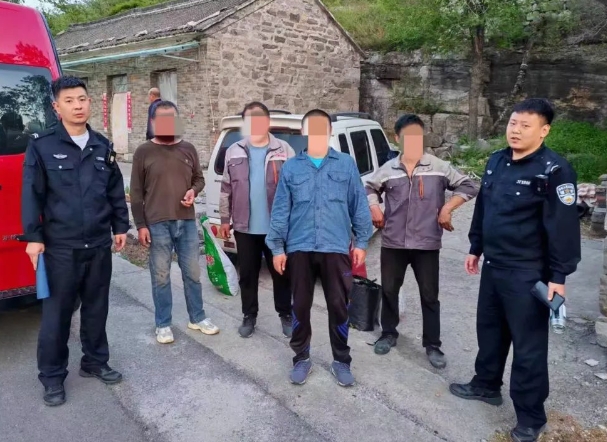 "警"急救援！事因"组团"挖野菜！