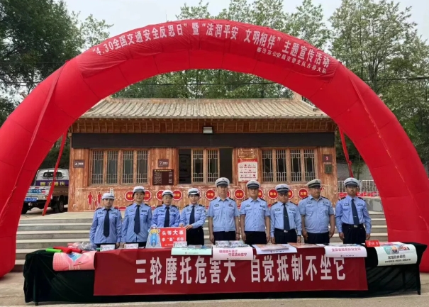 临汾公安交警组织开展“4.30全国交通安全反思日”暨“道路交通安全法” 实施二十