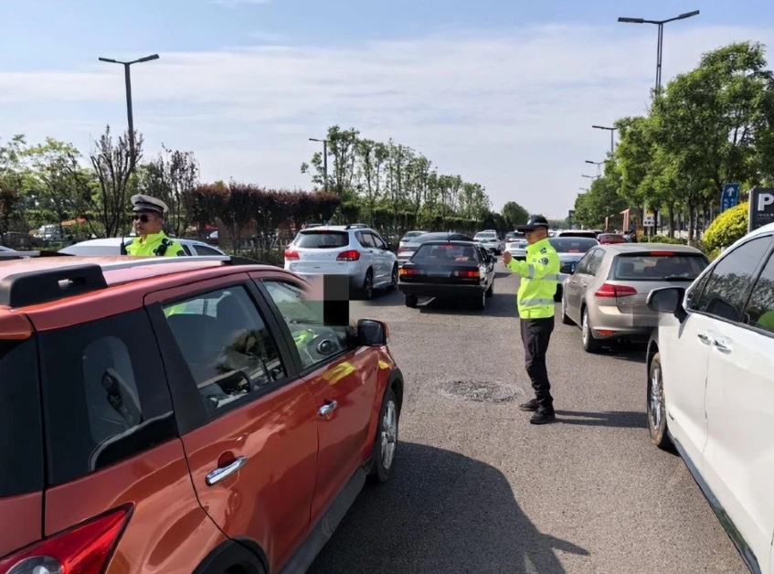 太原晋源交警:“五一”守护不打烊  假期救助暖人心　