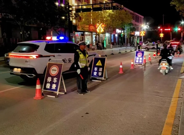 临汾公安交警支队开展市区交通秩序整治行动 严查严管严控各种交通违法