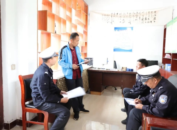 临汾公安交警走进辖区客运企业开展交通安全警示教育活动  筑牢源头安全防线