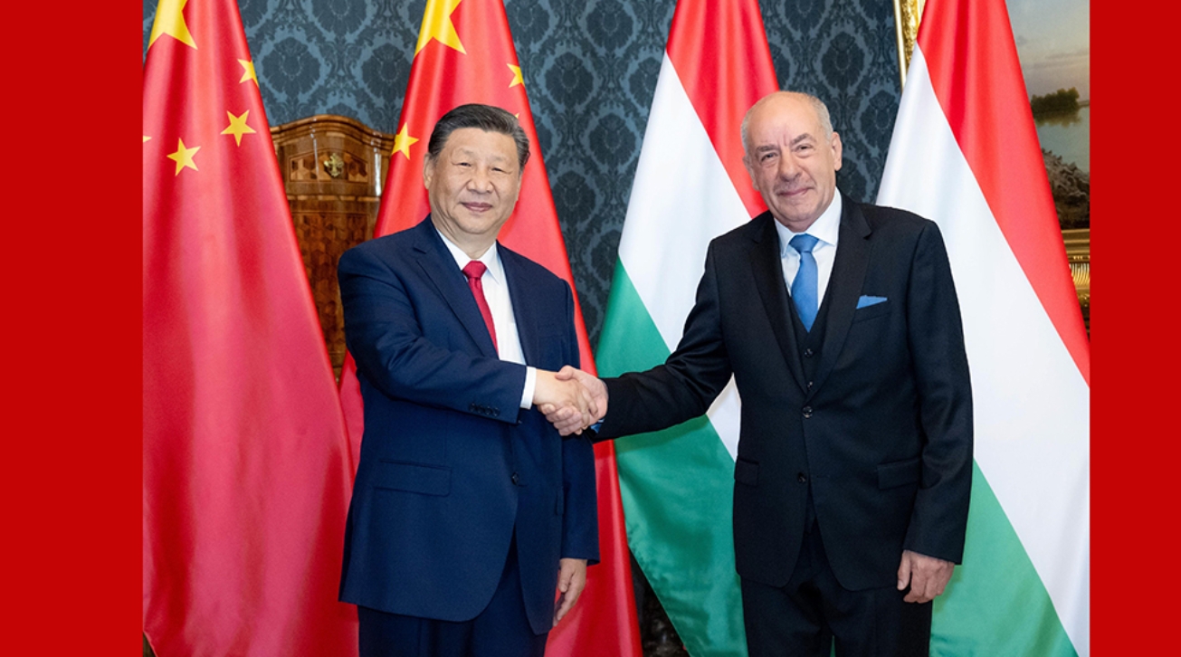 习近平同匈牙利总统舒尤克举行会谈