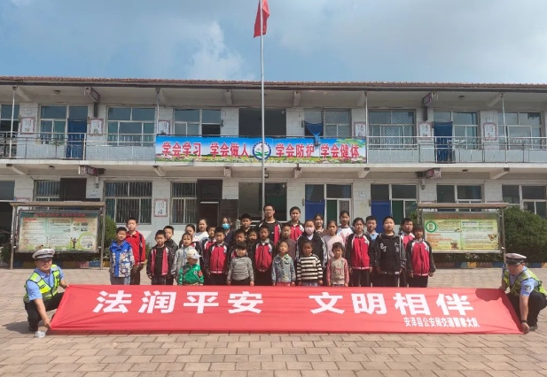 临汾公安交警支队持续开展开展“法润平安 文明相伴”《道路交通安全法》实施20周年