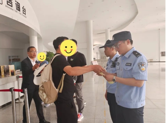 长治黎城：景中有“警”，有你真暖！