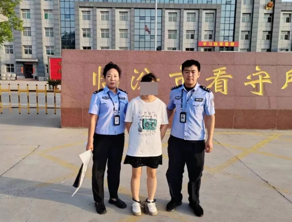 女子使“分身术”！骗走两名“男友”48万余元，现已被洪洞警方抓获！