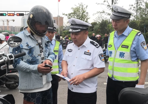 临汾公安交警支队持续开展市区交通秩序整治行动  严查严管严控各种交通违法