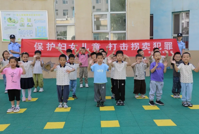 爱心“童”行 ——长治壶关公安刑侦大队开展六一儿童节专题宣传活动
