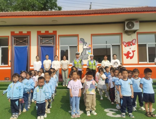 临汾公安交警走进辖区幼儿园开展“六一”儿童节前送安全主题宣传活动