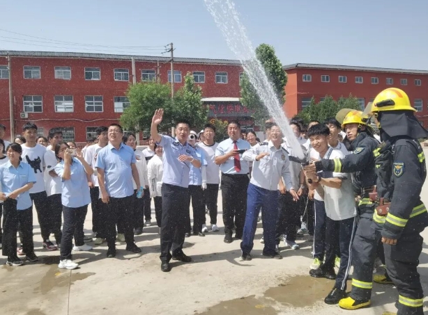 临汾尧都：基层派出所开展送法治、送安全进校园活动