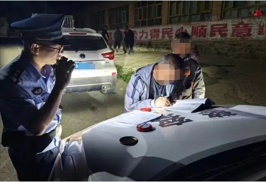 太原娄烦：牛群踩踏耕地引纠纷  民警释法明理解矛盾