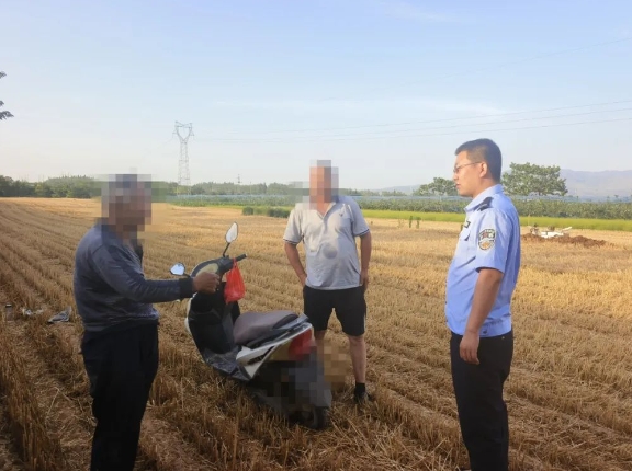 运城平陆张店：麦子黄  农家忙  遇困阻  民警帮