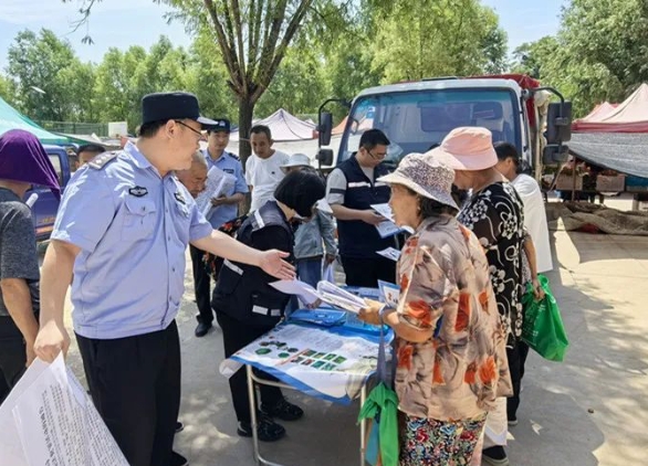 运城平陆县公安局曹川派出所联合禁毒社工开展禁毒宣传活动