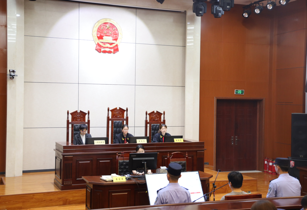 河南三级法院到河南财经政法大学联合开展“巡回审判”法治宣传教育活动