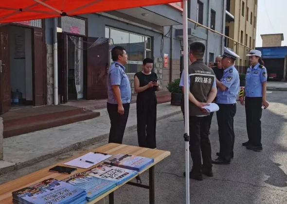 临汾市公安局交警支队直属五大队走进辖区企业开展“安全生产月”警示教育宣传咨询活动