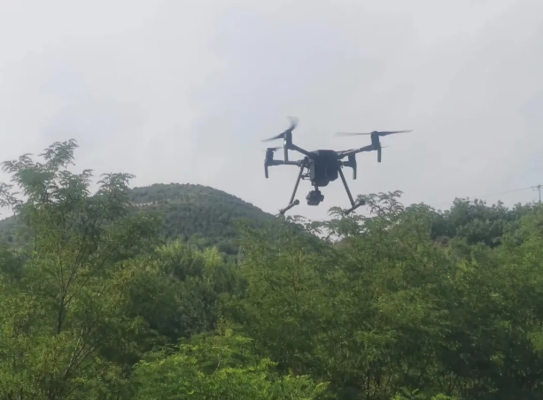 长治市公安局潞城：无人机助力“禁种铲毒”踏查宣传活动