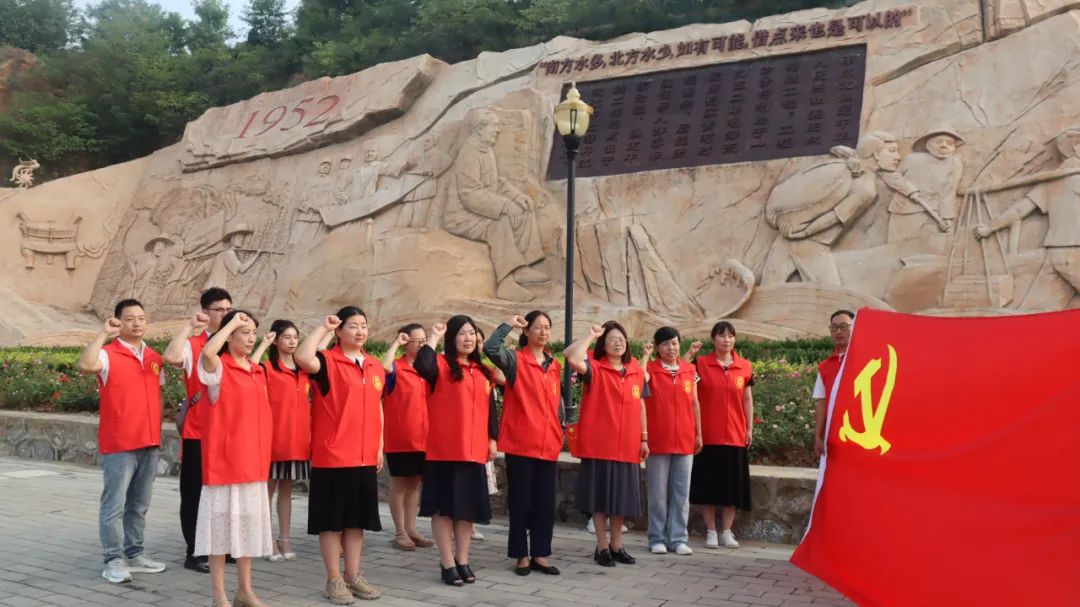 参观红色教育基地  弘扬担当奉献精神——河南省邓州市致远学校党支部开展主题党日活