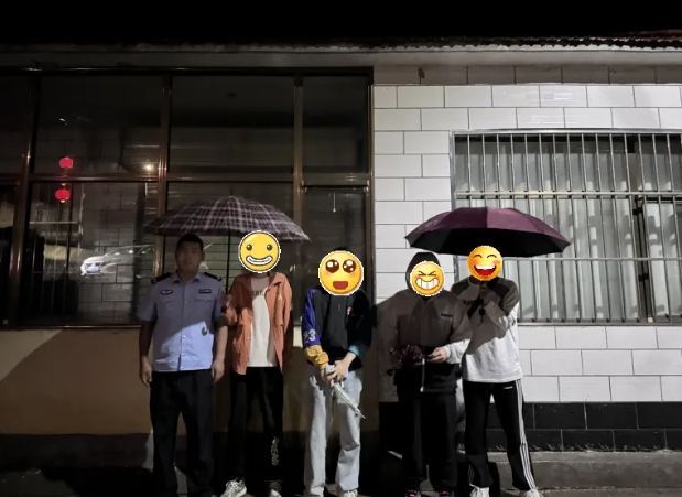 露营，rap，烧烤…… 选什么呢，他们偏偏选择走散！