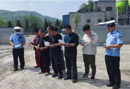 临汾公安交警持续强化运输企业交通安全宣传教育