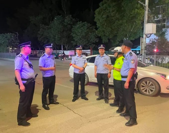 太原娄烦公安深入开展夏夜治安巡查宣防第一次集中统一行动