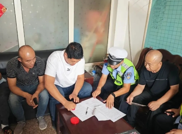 临汾公安交警走进辖区客运企业开展交通安全警示教育活动