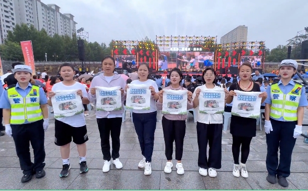 临汾公安交警支队“美丽乡村行”“文明交通 你我同行”交通安全巡回宣讲活动走进翼城