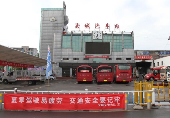 吕梁交城交警积极开展“亮屏行动” 让安全随处可见