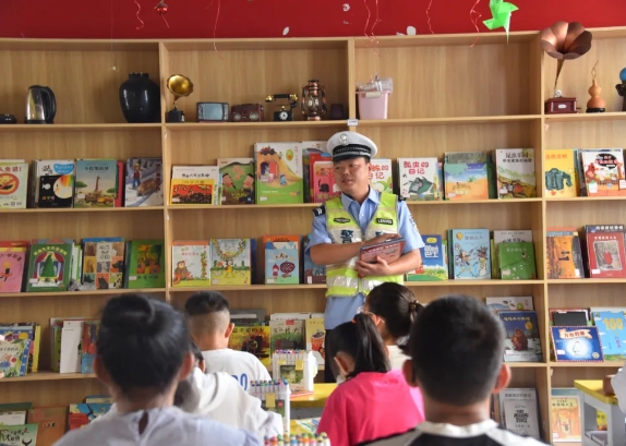 快乐过暑假  安全不放假——临汾公安交警走进辖区学生画室开展暑期交通安全宣传教育