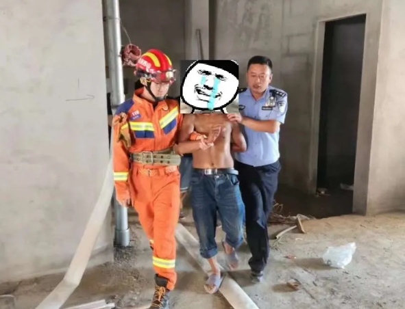 惊险！醉酒男子欲跳楼轻生，紧急关头他一把拉住......