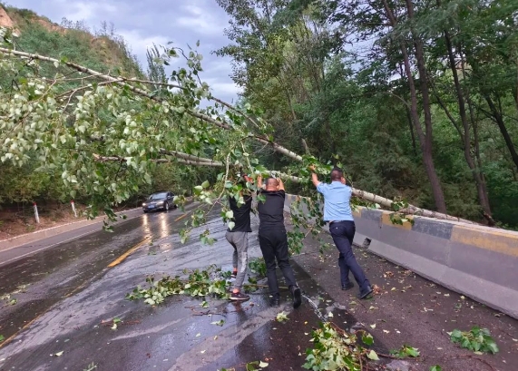 吕梁兴县公安局康宁派出所筑牢夏季安全“平安线”