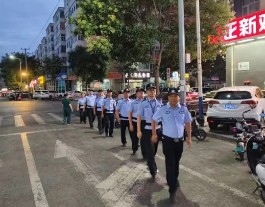 吕梁离石公安分局开展夏夜治安巡查宣防第二次集中统一行动