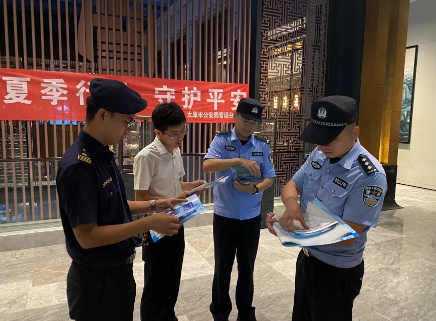太原晋源公安全力推进夏夜治安巡查宣防行动纵深挺进