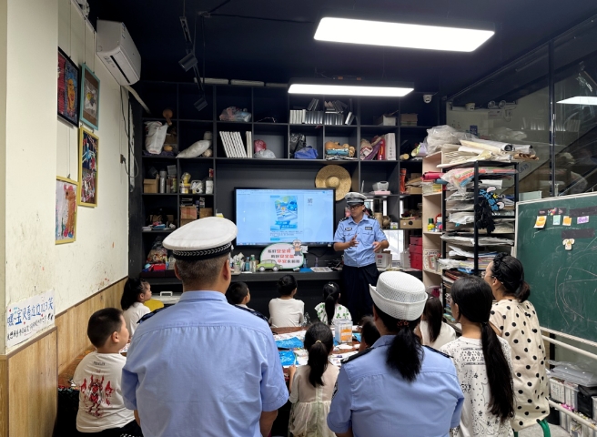 快乐暑假  安全一“夏” ！吕梁汾阳交警走进兴趣班送上暑期交通安全课