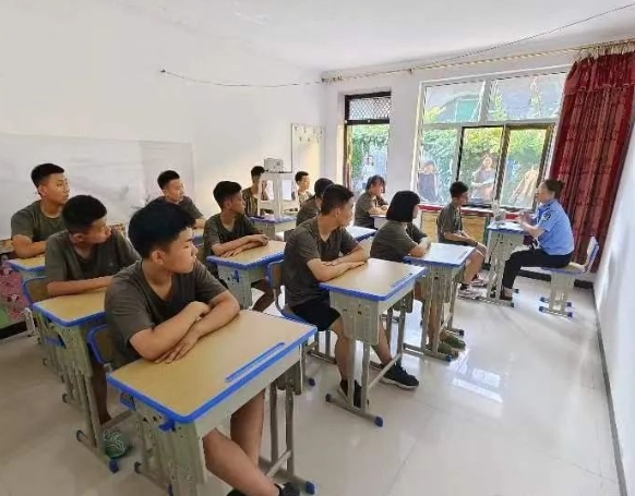 吕梁兴县交警走进山西知名体验式拓展服务中心开展法治及交通安全宣传教育活动