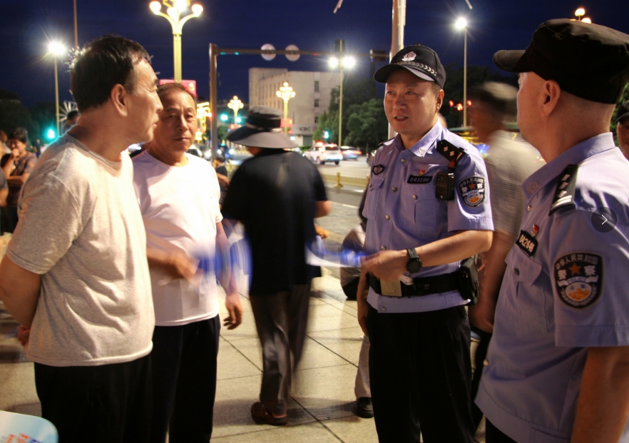 长治潞东公安分局开展夏夜治安巡查宣防集中统一行动