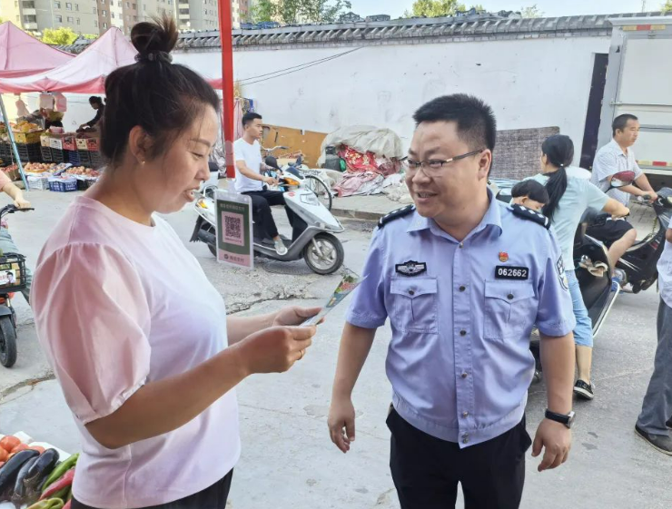吕梁兴县公安局交警大队联合五龙堂社区开展“ 党员‘双报到’交通安全宣传进社区”活