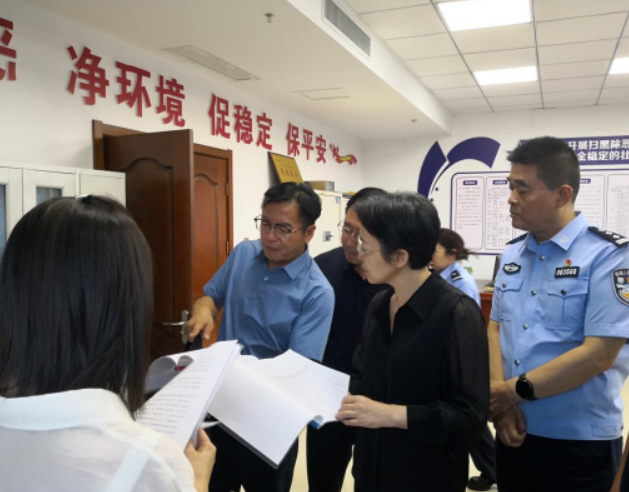 吕梁市政法委副书记薛全平一行莅临临县公安局调研指导工作