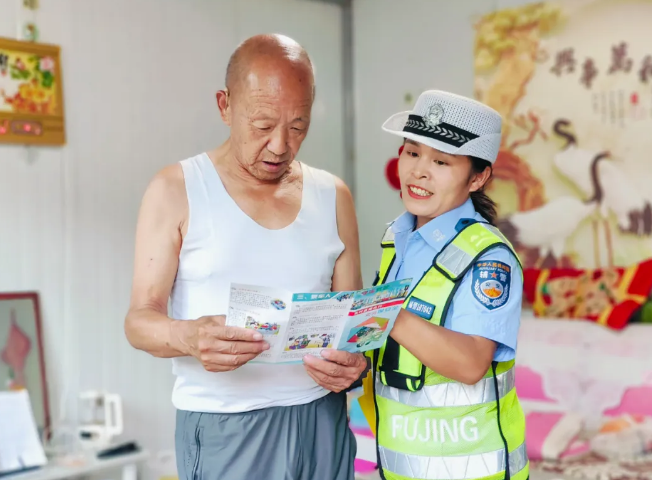 聚焦“朝夕”美好  撑起“一老一小”安全伞——临汾公安交警走进辖区农村开展暑期交