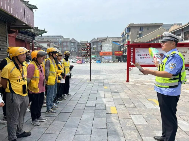 “你送外卖  我送安全”—— 临汾公安交警走进美团外卖站点开展暑期交通安全宣传教