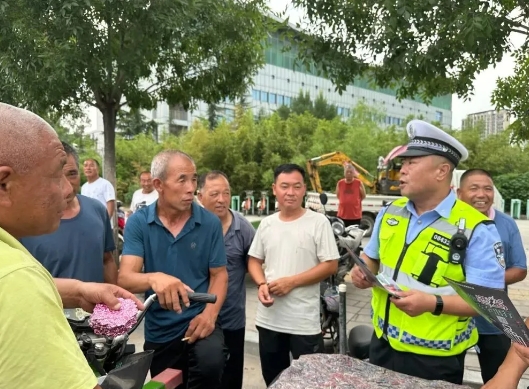 临汾市公安局交警支队为进城务工人员“送安全”，让平安相伴“务工路”