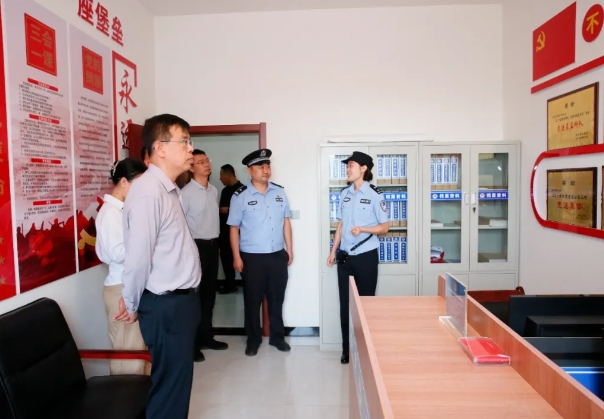 “近观枫桥”网络主题活动采访调研团一行深入朔州应县镇子梁中心派出所采访调研
